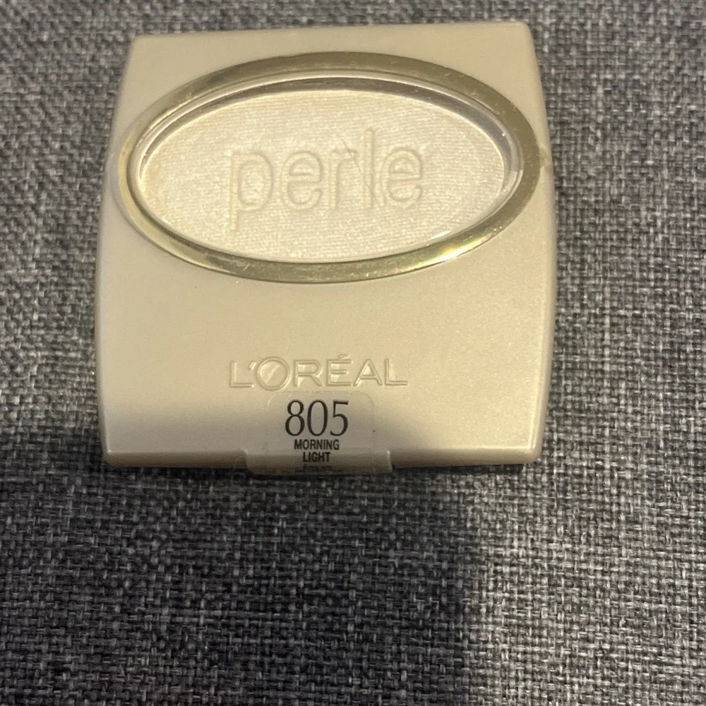 2 X L'Oreal Wear Infinite Single Eye Shadow Morning light #805 NEW.
